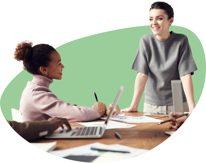 B2E-Services_hero_women-at-desk-green_02 B2E-Services_hero_women-at-desk-green_02
